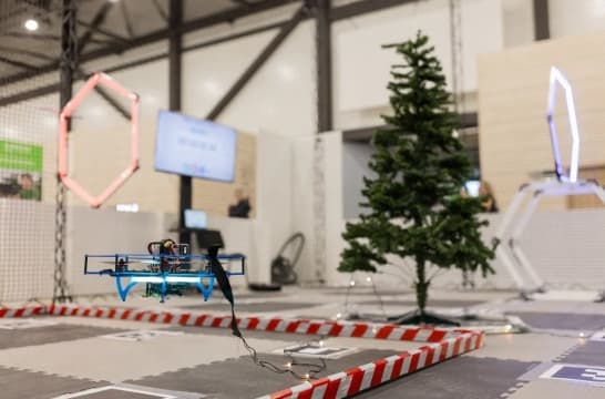 Шоу дронов прошло на финале чемпионата «Профессионалы» в Санкт-Петербурге